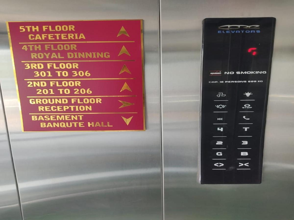 Hotel Rose Gold Ahmednagar Kültér fotó
