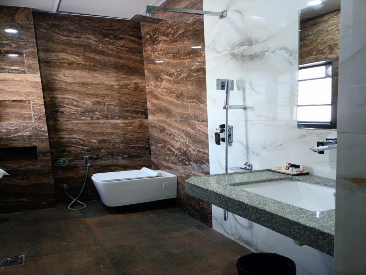 Hotel Rose Gold Ahmednagar Kültér fotó