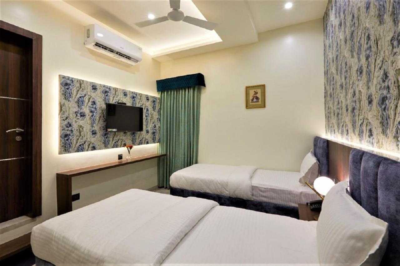 Hotel Rose Gold Ahmednagar Kültér fotó