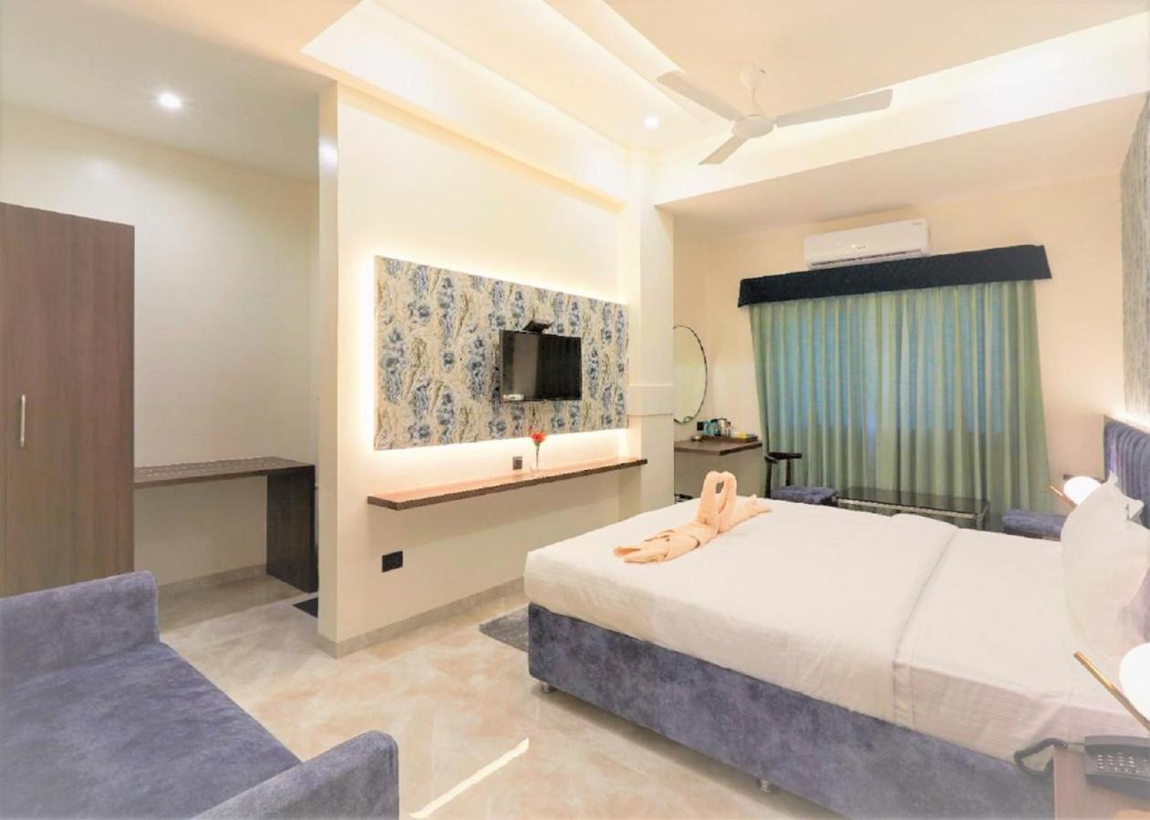 Hotel Rose Gold Ahmednagar Kültér fotó