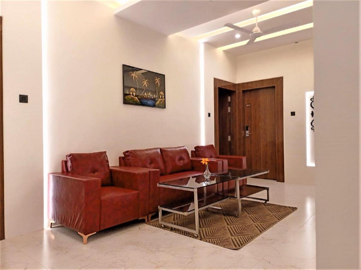 Hotel Rose Gold Ahmednagar Kültér fotó