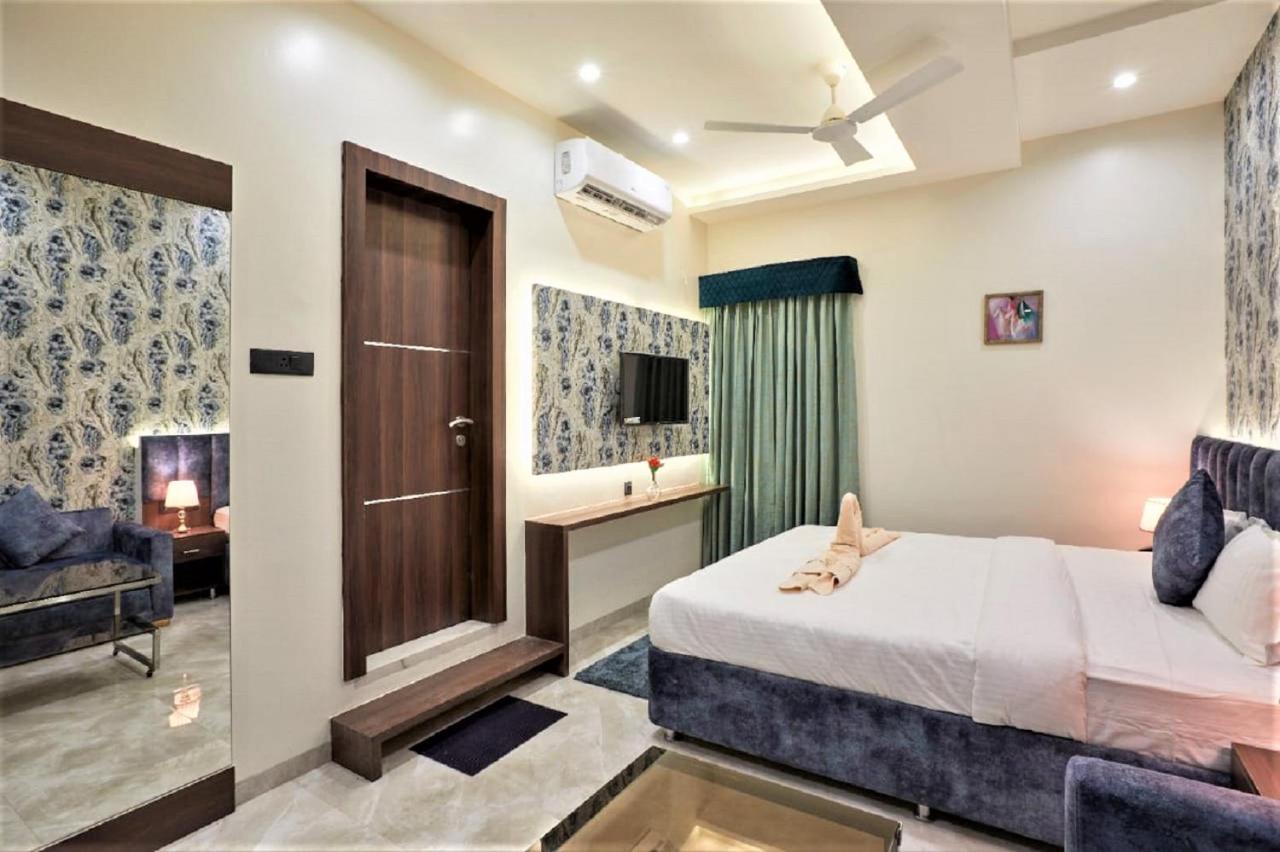 Hotel Rose Gold Ahmednagar Kültér fotó